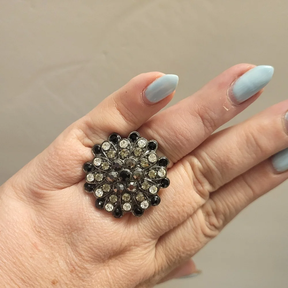 Statement Ring - Picture 3 of 4
